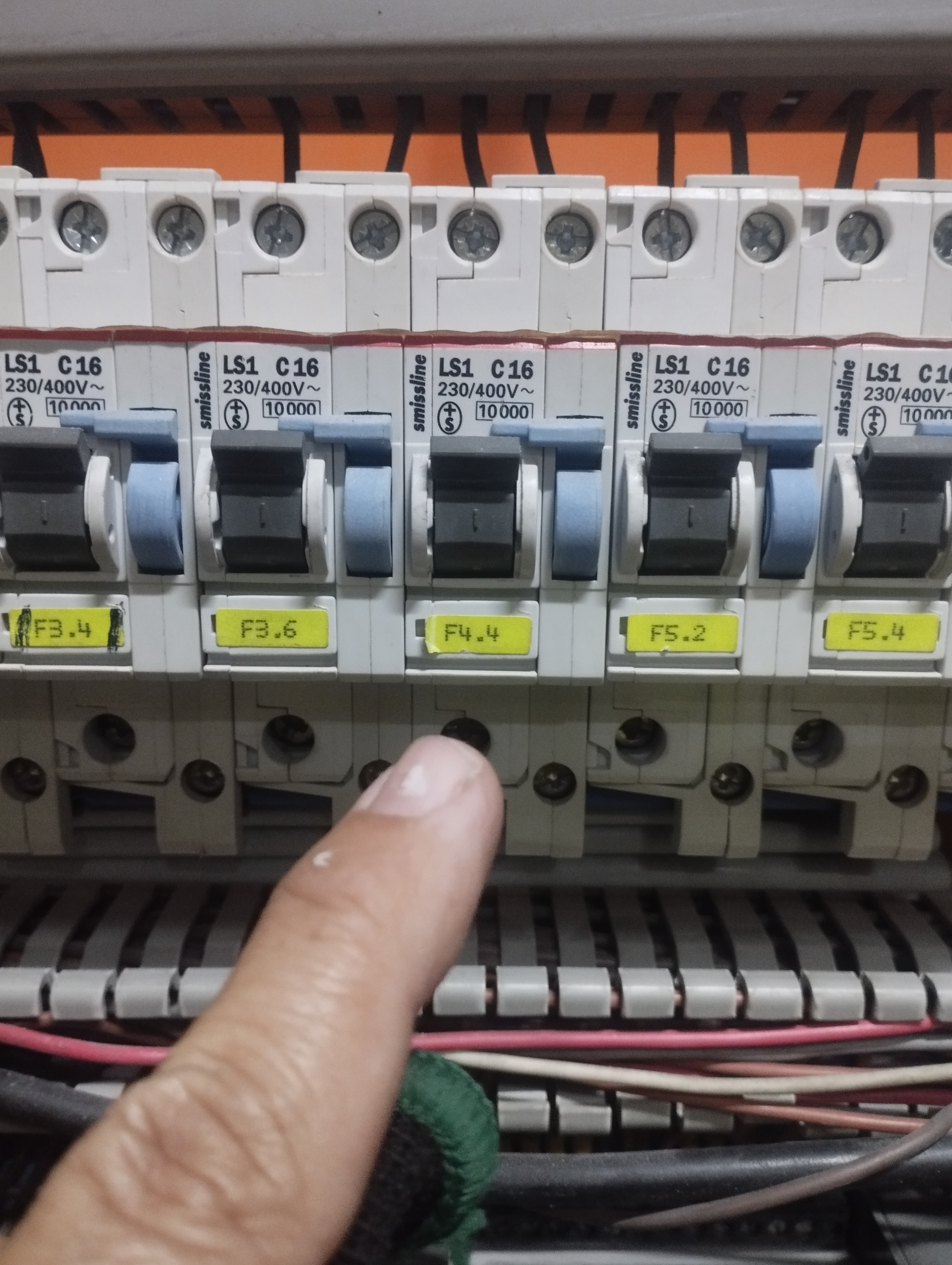 Manutenção elétrica em prédio